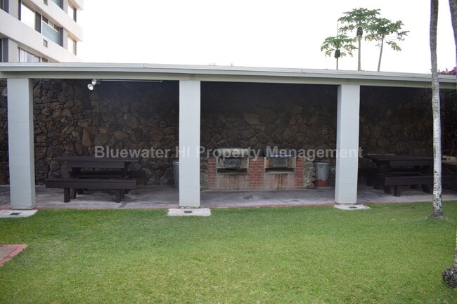 Building Photo - Five Regents - Studio w/ full kitchen, 1 prkg. (Salt Lake)