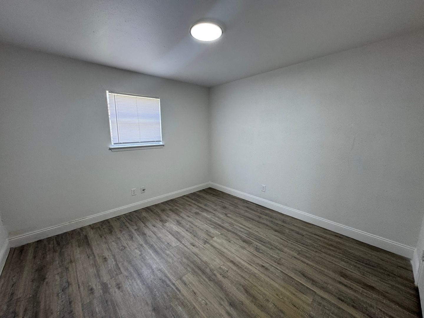 Building Photo - 611 Sunset Ln