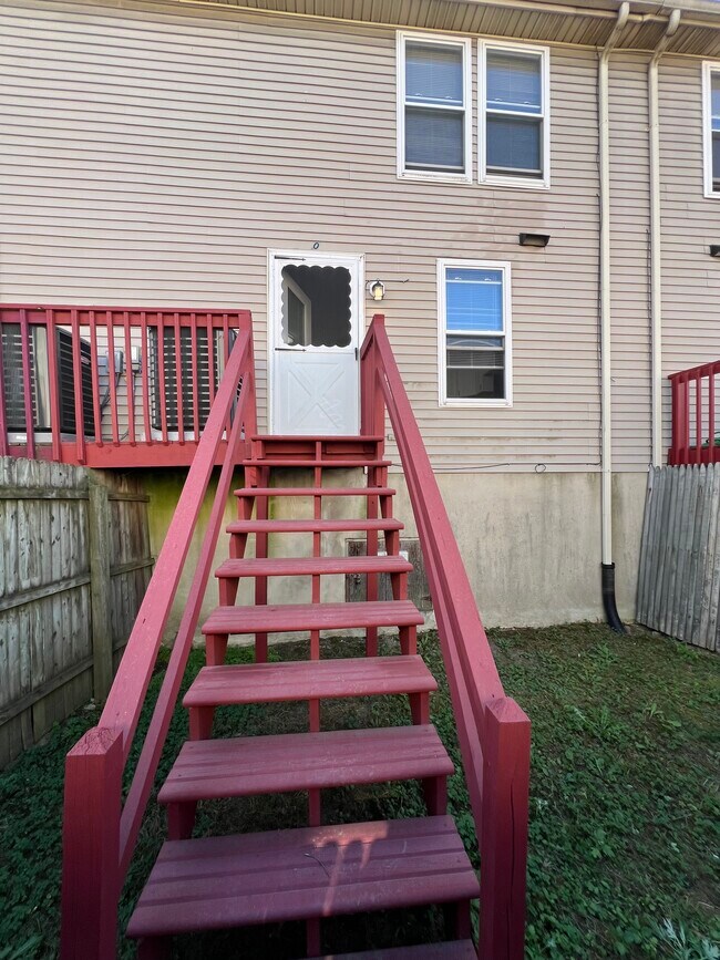 Fenced in rear yard - 1109 Davis St