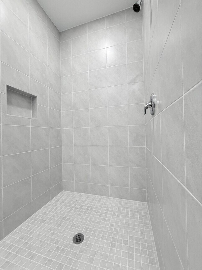Building Photo - 4394 Longwood Lake Sq