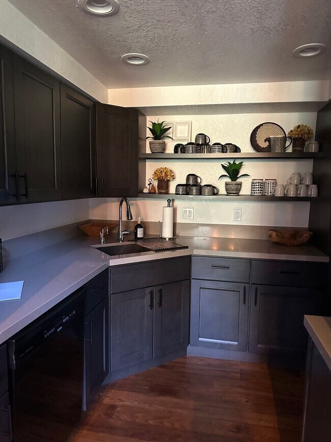 Building Photo - Spacious Aspen Creek Condo with Loft & Mountain Views – Mammoth Lakes (Available in the Springtime)