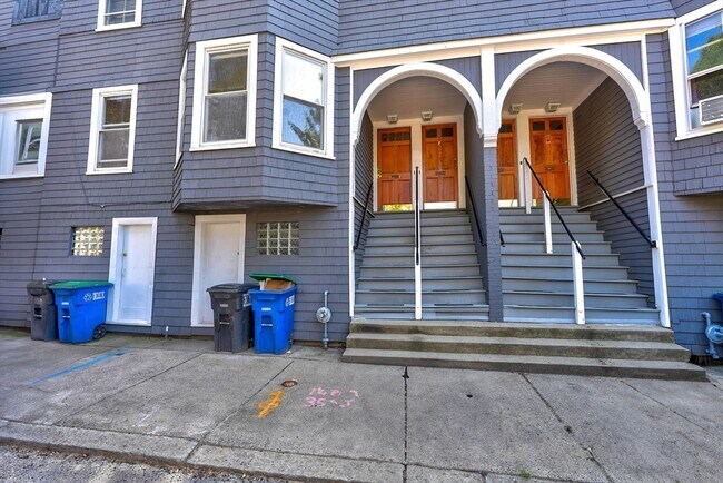 Primary Photo - 80 Heath St