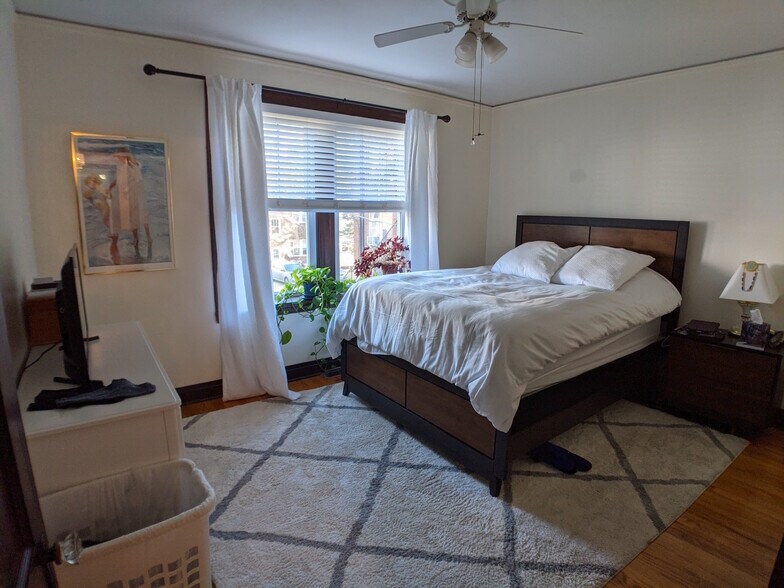 Master Bedroom - 6633 Alamo Avenue