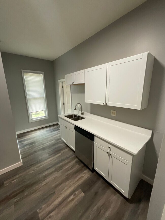 Building Photo - *August 2028* 5 Bedroom house 1 block off Kirkwood FULLY RENOVATED