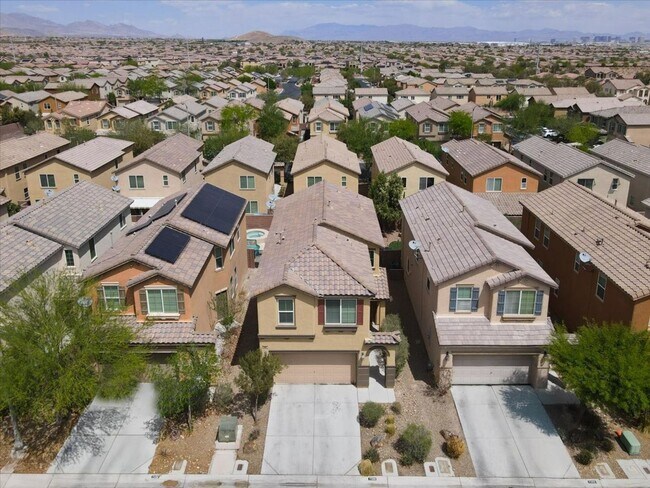 Building Photo - Immaculate 3 Bed / 2.5 Bath Home for Lease...