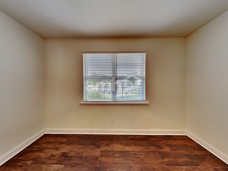 Building Photo - 885 Headland Wy