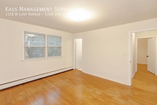 Building Photo - 1318 W Lunt Ave