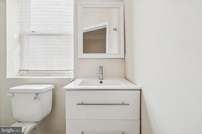 Building Photo - 512 W Norris St