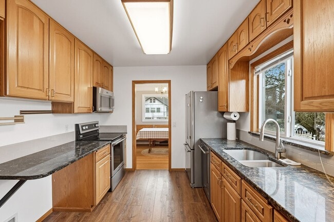 Building Photo - Charming 3-Bed, 2-Bath Bungalow in North Portland