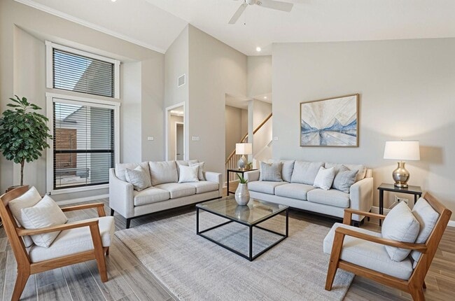 Building Photo - Lovely and Well maintained 2 bedroom & 2.5...
