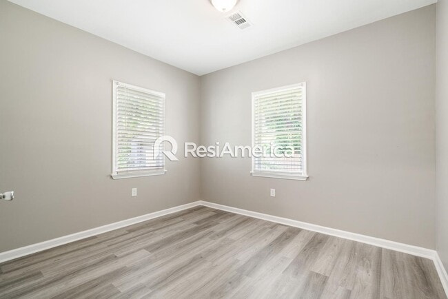 Building Photo - Beautiful Midtown Bungalow- Fully Updated!