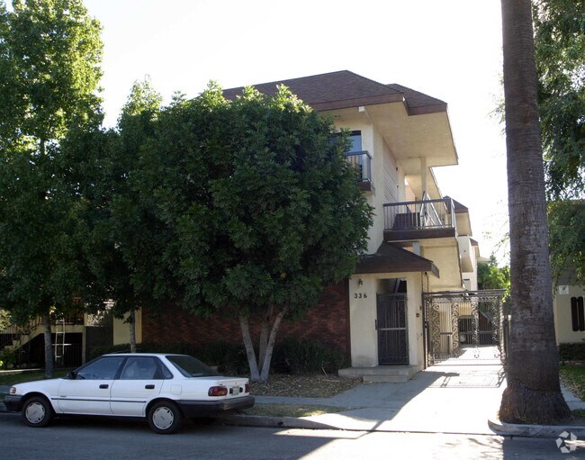 Building Photo - 336 N Cedar St