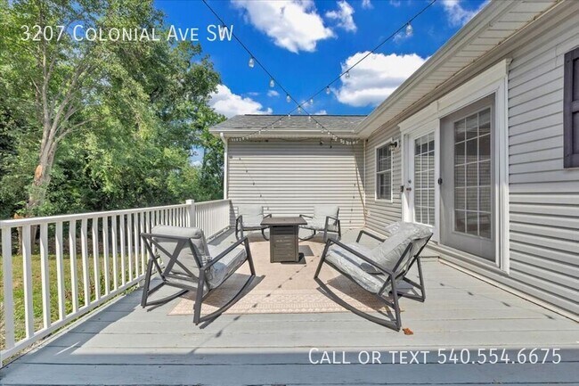 Building Photo - 3207 Colonial Ave SW