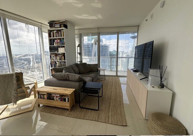 Building Photo - 475 Brickell Ave