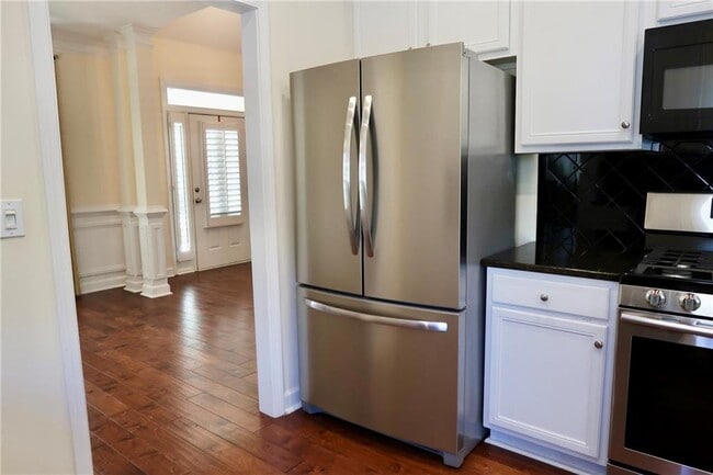 Building Photo - 515 Village Arbor Park NW