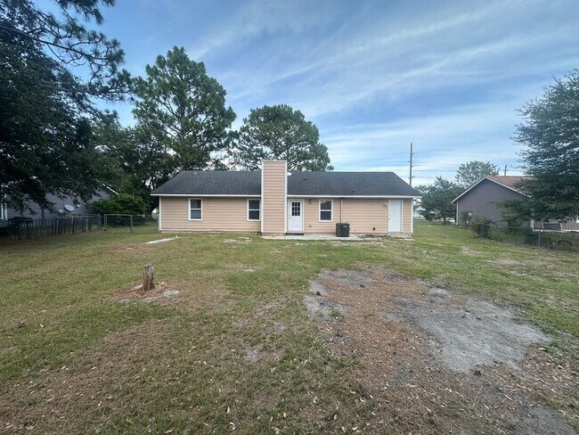 Building Photo - 602 Sand Ridge Rd