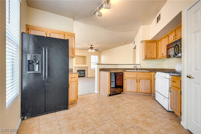 Building Photo - 10550 W Alexander Rd