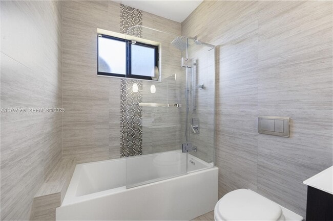 Building Photo - 20375 NE 22nd Pl