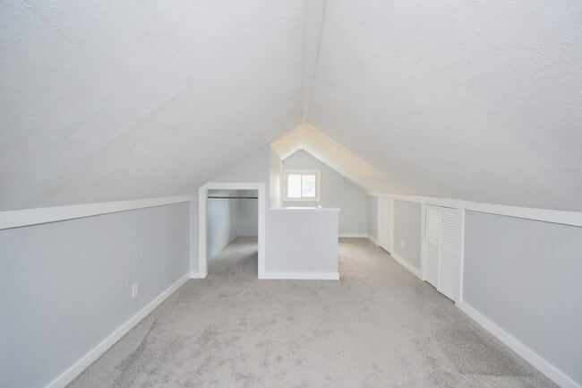 Building Photo - 1701 Sundale Ave