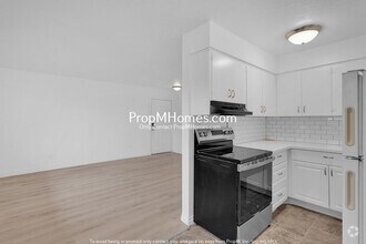 Building Photo - Freshly Renovated 2-Bedroom Apartment in C...