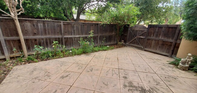 Building Photo - Charming Luxury Home near Downtown & Shopping