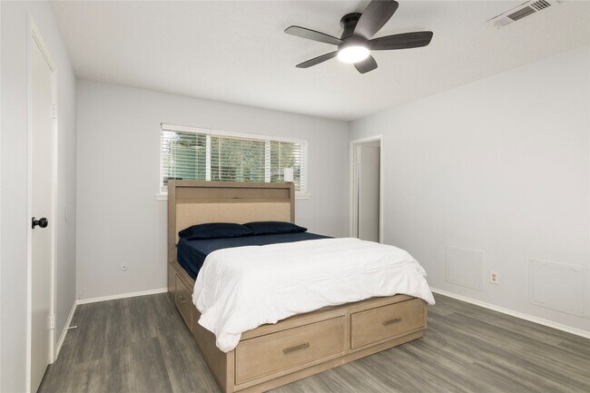 Building Photo - 4158 Bermuda Dr