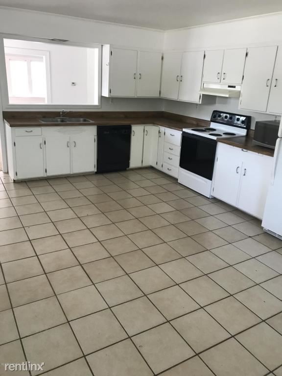 Building Photo - 4 br, 2 bath House - 3030 West Michigan Av...