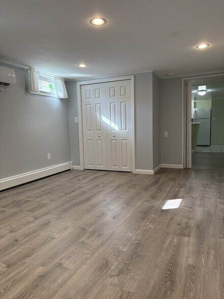 Building Photo - 440 Lockwood Dr