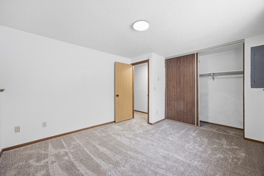 Building Photo - 3223 2nd St N