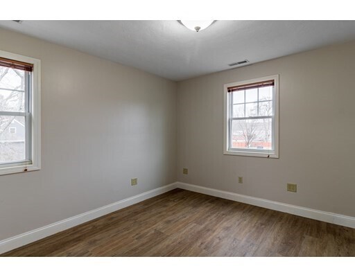 Building Photo - 1640 Bridge St