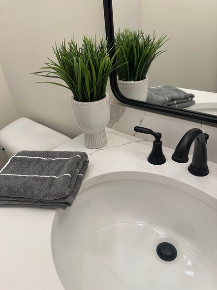 Beautiful bathroom finishes. - 29 Liberty St