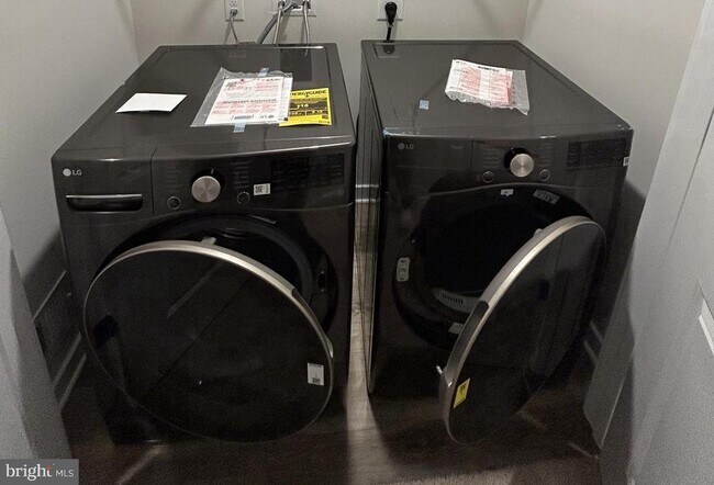 Building Photo - 280 Soft Rush Ln