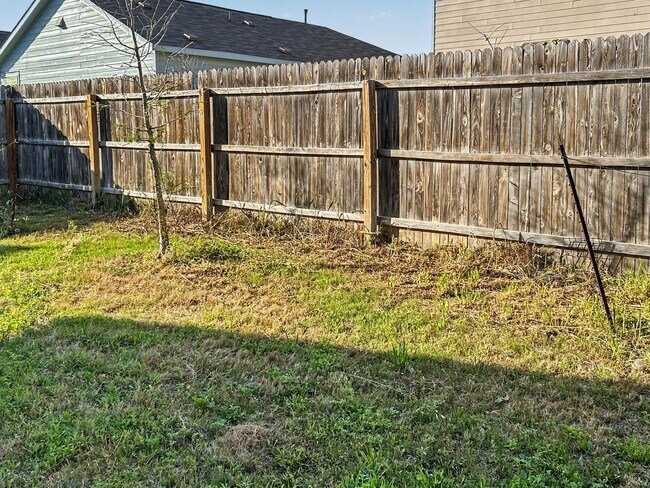 Building Photo - Comfortable 3-Bedroom/2-Bath in Growing Far Northwest
