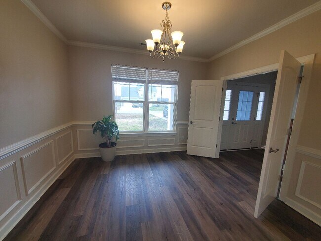 Building Photo - Luxurious 4BR/2.5BA Home with Spacious Living Spaces and Elegant Touches