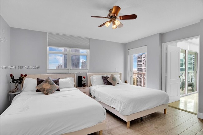 Building Photo - 1200 Brickell Bay Dr