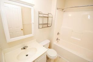 Bathroom - 915 Catherine St