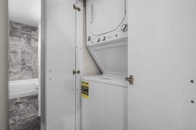 Building Photo - 4 Martine Ave