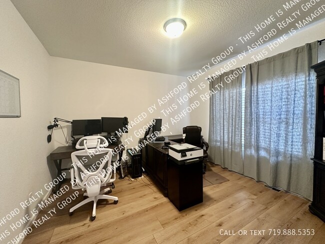 Building Photo - 3755 Reindeer Cir