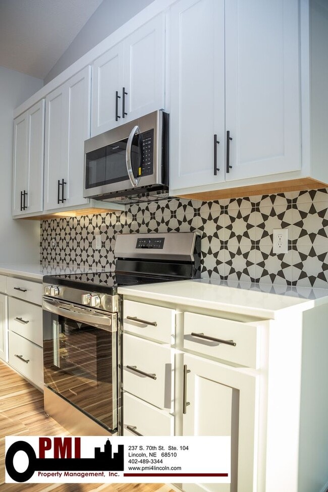 Building Photo - 5 Bedroom 3 bath, beautiful home in North ...