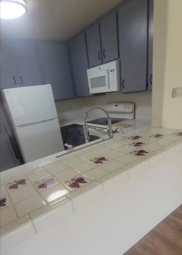 Kitchen - 1300 Saratoga Ave