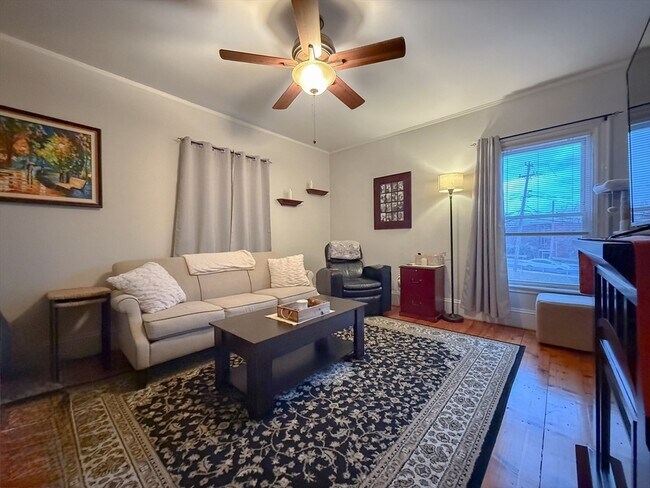 Building Photo - 173 Elm St