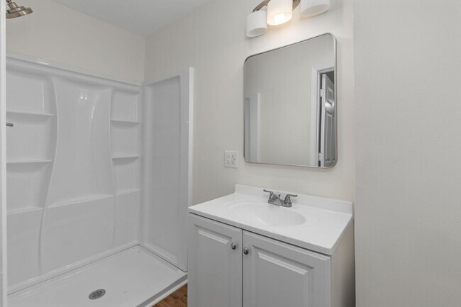 Building Photo - 801 E Mobile St