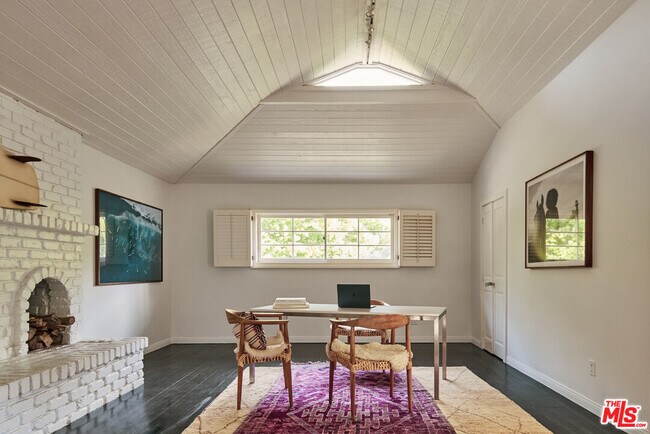 Building Photo - 6715 Fernhill Dr