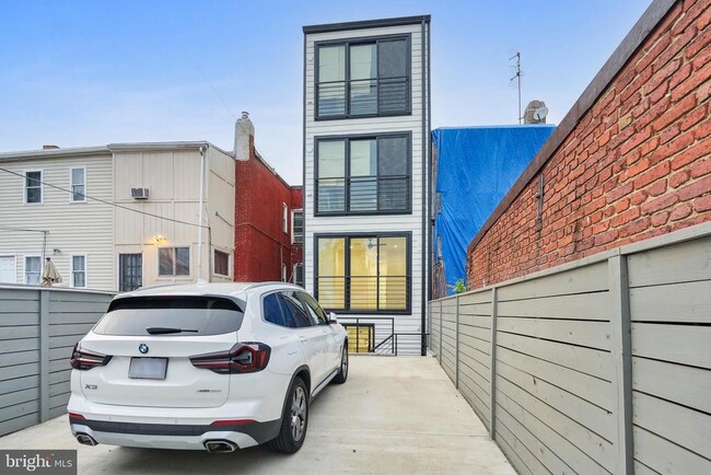 Building Photo - 1111 K St NE