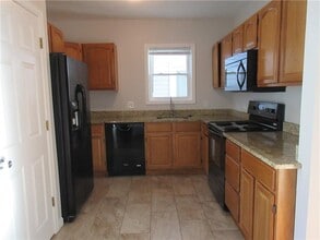 Building Photo - 379 E School St