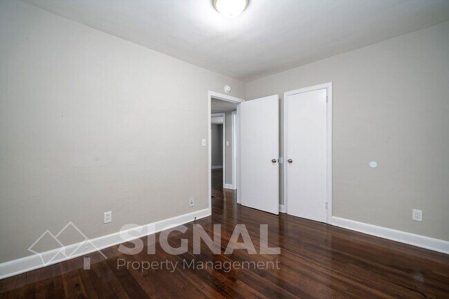 Building Photo - 1636 31st St SW