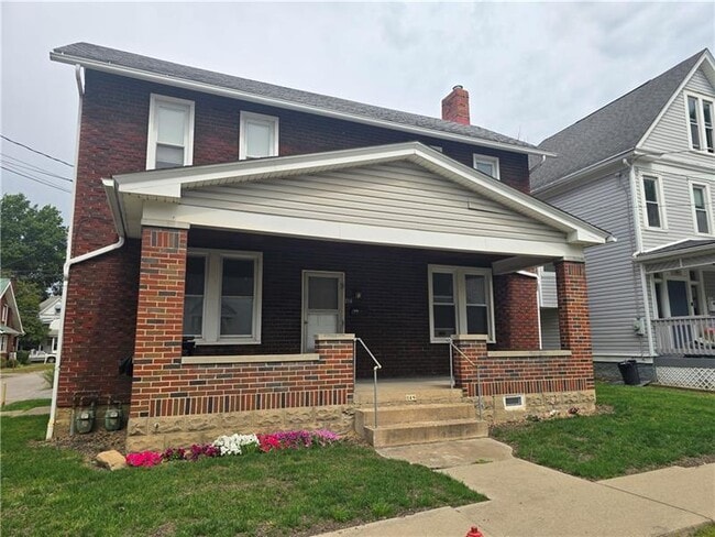 Primary Photo - 216 E Walnut St
