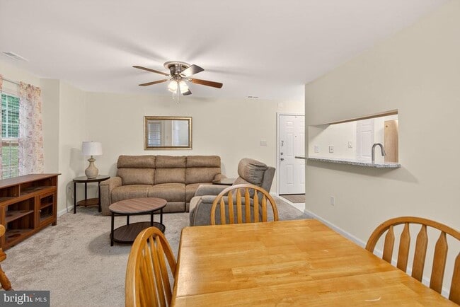 Building Photo - 511 Diamond Dr