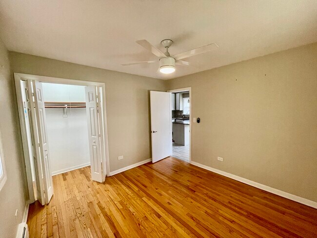 Building Photo - 5158 N Elston Ave