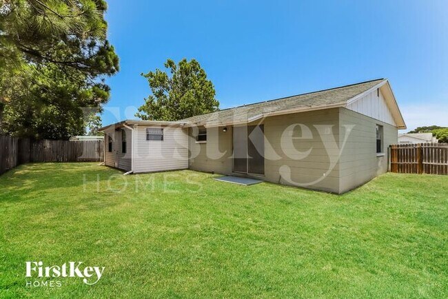 Building Photo - 7100 Sandalwood Dr